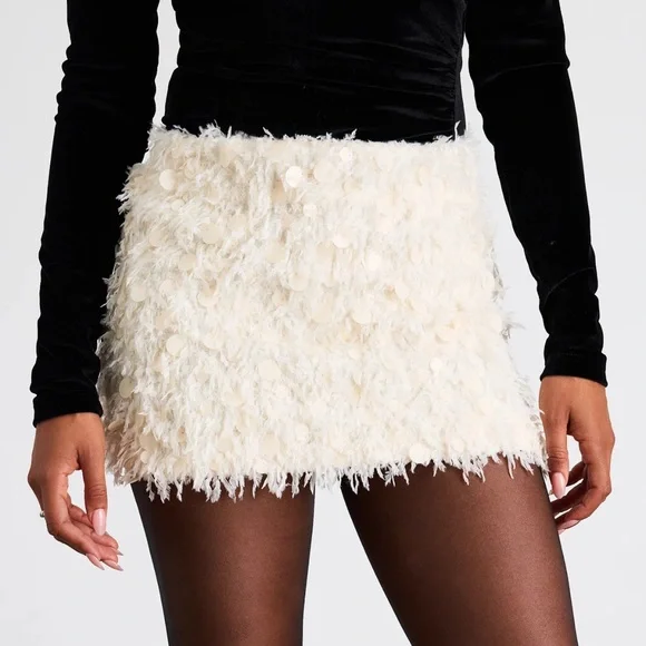 Lulu's Ivory Feather-Texture Mini Skirt - Picture 3 of 3